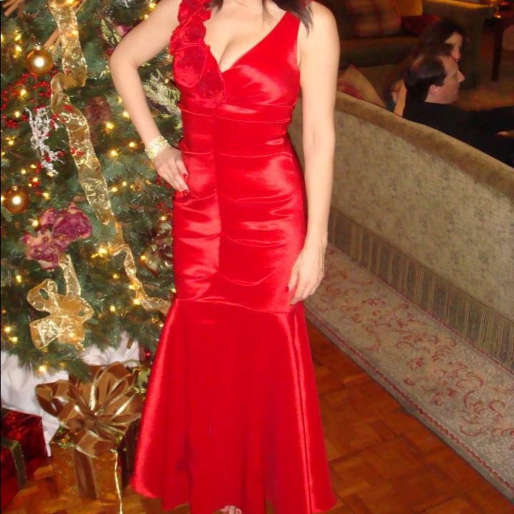 Red formal black tie holiday PROM dress size 4